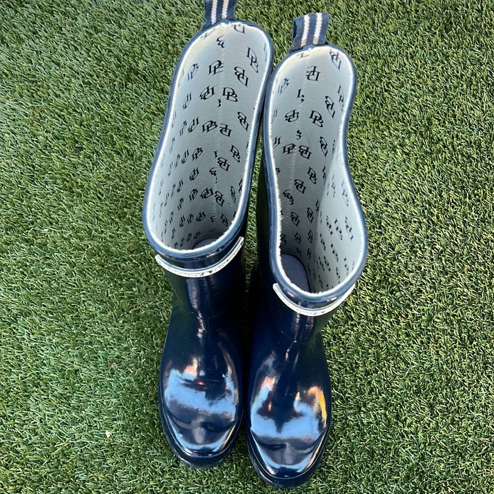 Dooney & Bourke pre own
